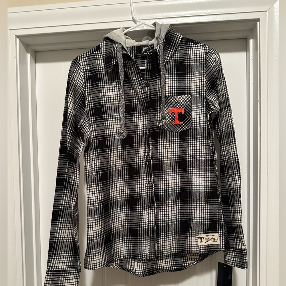 Women’s size small Tennessee Volunteer shirt